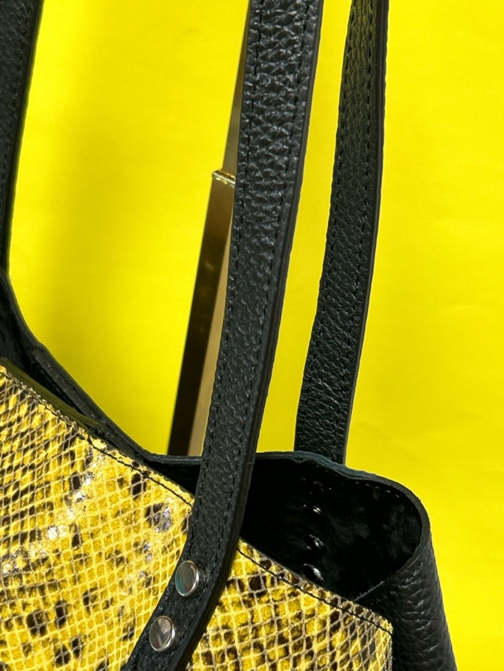 Borse in Pelle 2fer Yellow Snake-Print Tote Bag w/Travel Pouch Approx. 20x11 x 7 - Picture 11 of 17